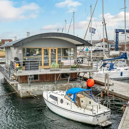 Båthotell Merkur 5*