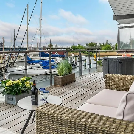 Bateau-hôtel Merkur 5*