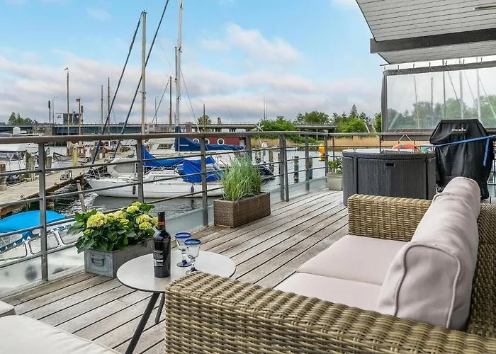 Ботель Merkur 5*